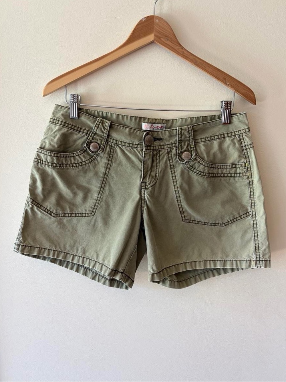 Vintage low rise cargo shorts khaki olive green utility Union Bay 90s Y2K 9 M